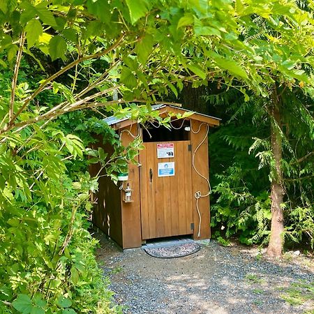 So Damn Lucky Glamping Hotel Ucluelet Eksteriør billede