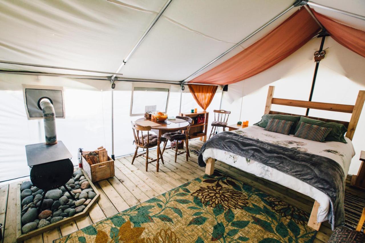 So Damn Lucky Glamping Hotel Ucluelet Eksteriør billede