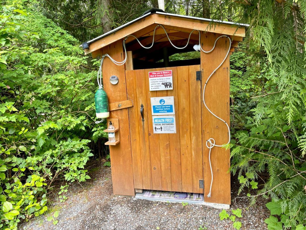 So Damn Lucky Glamping Hotel Ucluelet Eksteriør billede