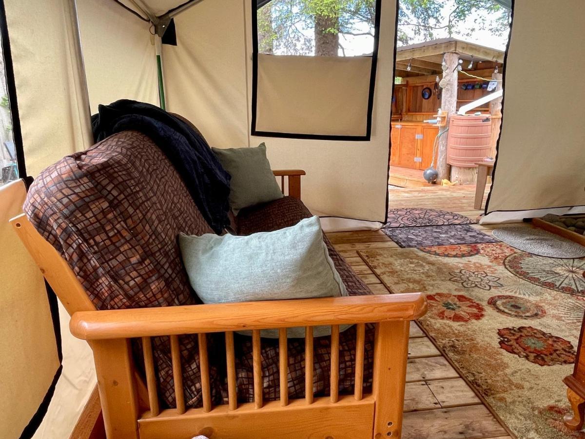 So Damn Lucky Glamping Hotel Ucluelet Eksteriør billede