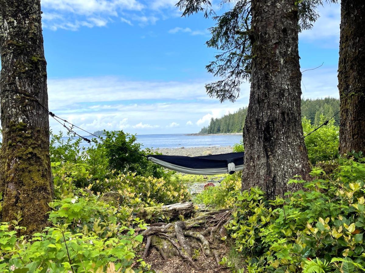 So Damn Lucky Glamping Hotel Ucluelet Eksteriør billede