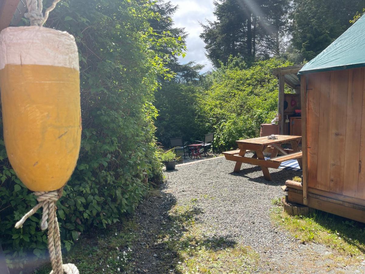So Damn Lucky Glamping Hotel Ucluelet Eksteriør billede