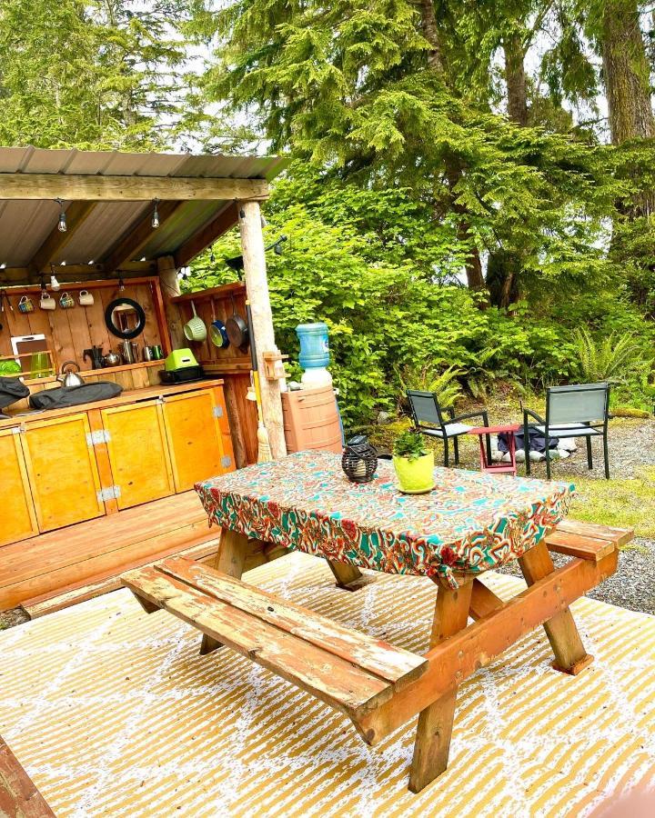 So Damn Lucky Glamping Hotel Ucluelet Eksteriør billede