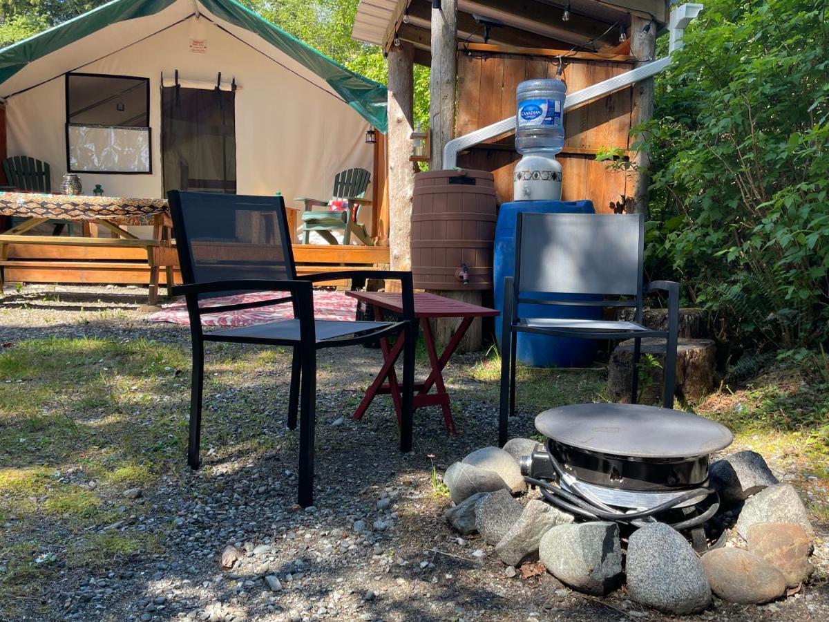 So Damn Lucky Glamping Hotel Ucluelet Eksteriør billede