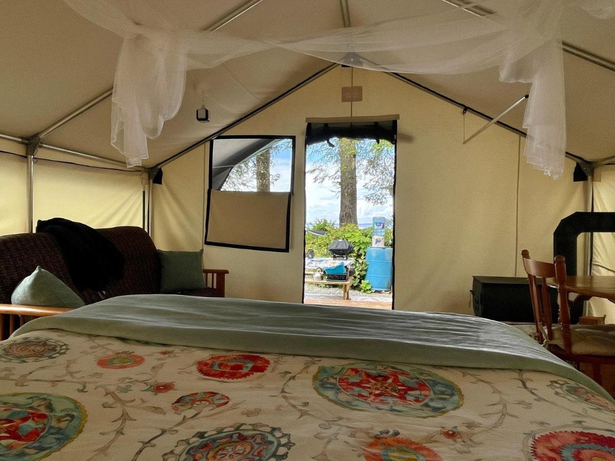 So Damn Lucky Glamping Hotel Ucluelet Eksteriør billede