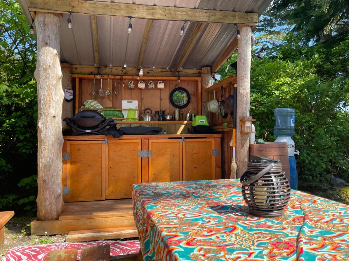 So Damn Lucky Glamping Hotel Ucluelet Eksteriør billede