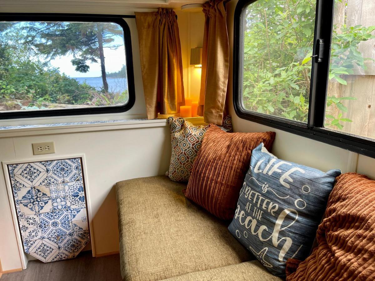So Damn Lucky Glamping Hotel Ucluelet Eksteriør billede