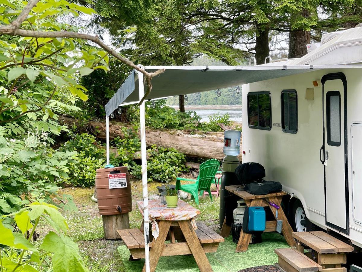 So Damn Lucky Glamping Hotel Ucluelet Eksteriør billede