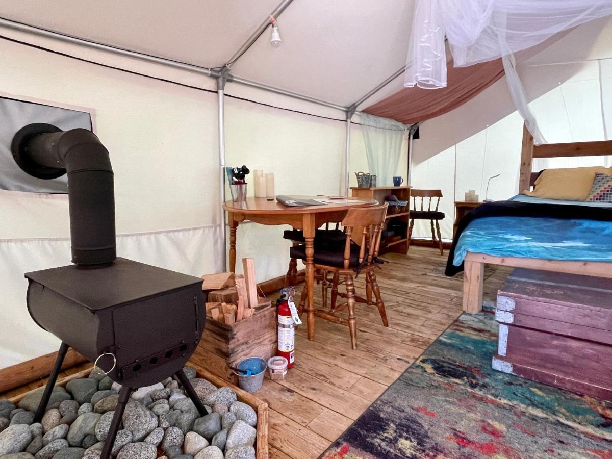 So Damn Lucky Glamping Hotel Ucluelet Eksteriør billede
