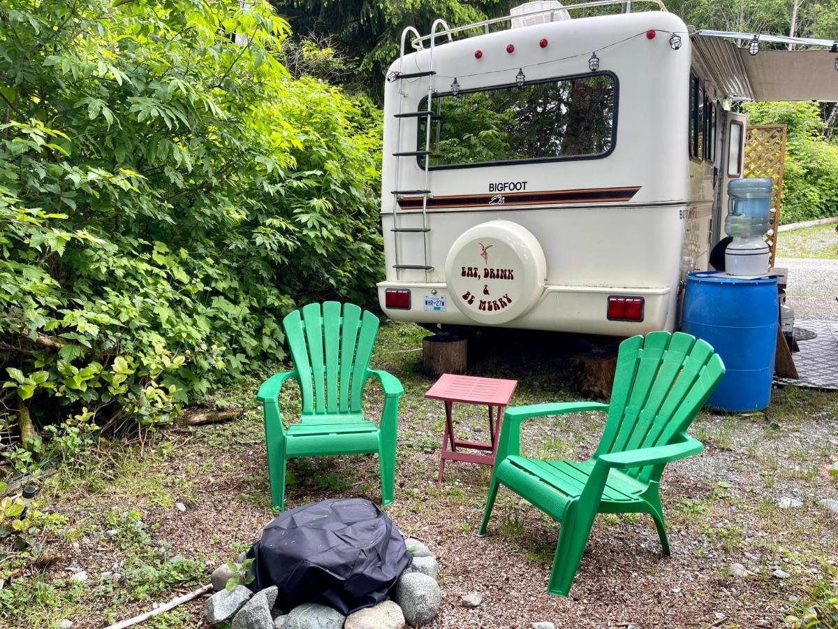 So Damn Lucky Glamping Hotel Ucluelet Eksteriør billede