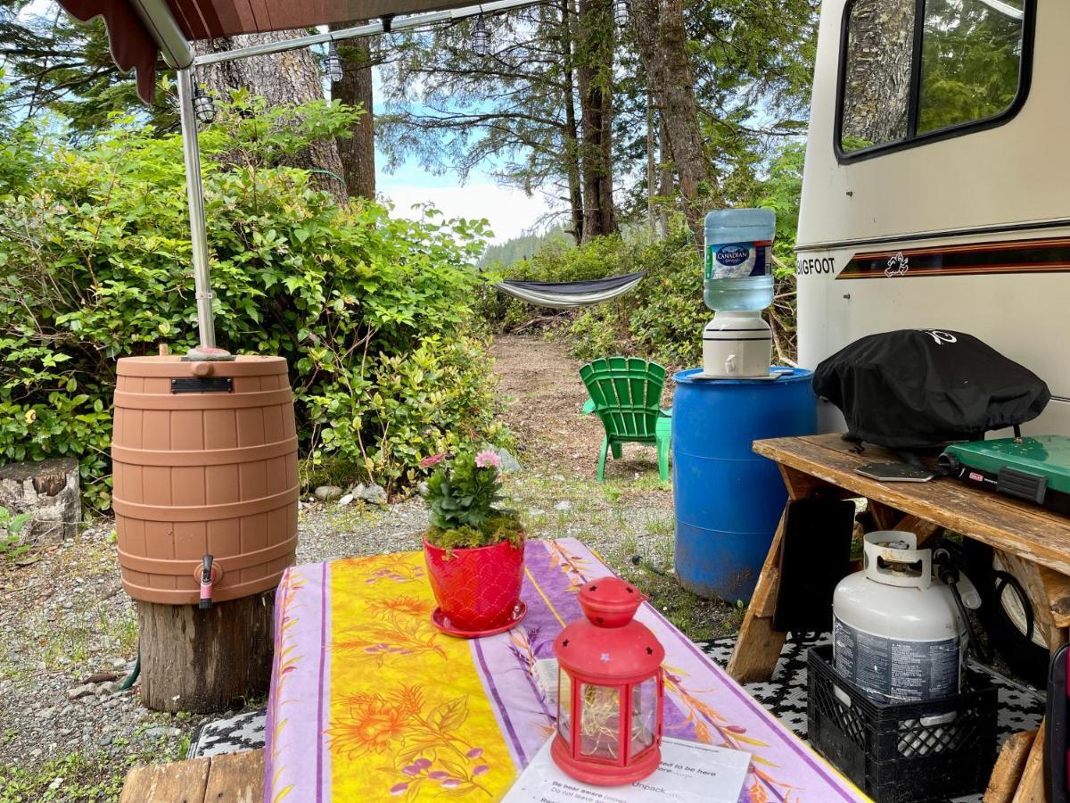 So Damn Lucky Glamping Hotel Ucluelet Eksteriør billede