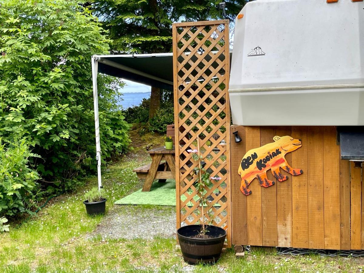 So Damn Lucky Glamping Hotel Ucluelet Eksteriør billede