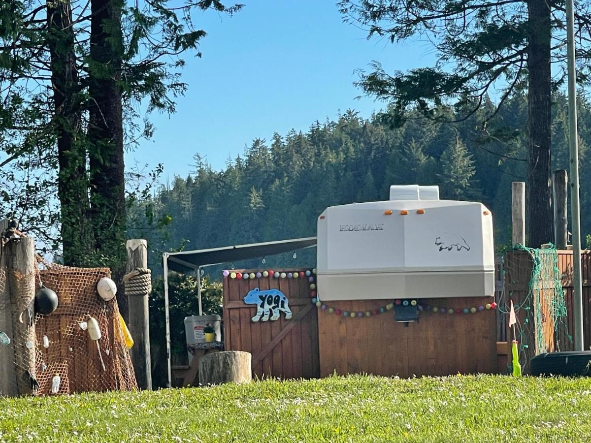 So Damn Lucky Glamping Hotel Ucluelet Eksteriør billede