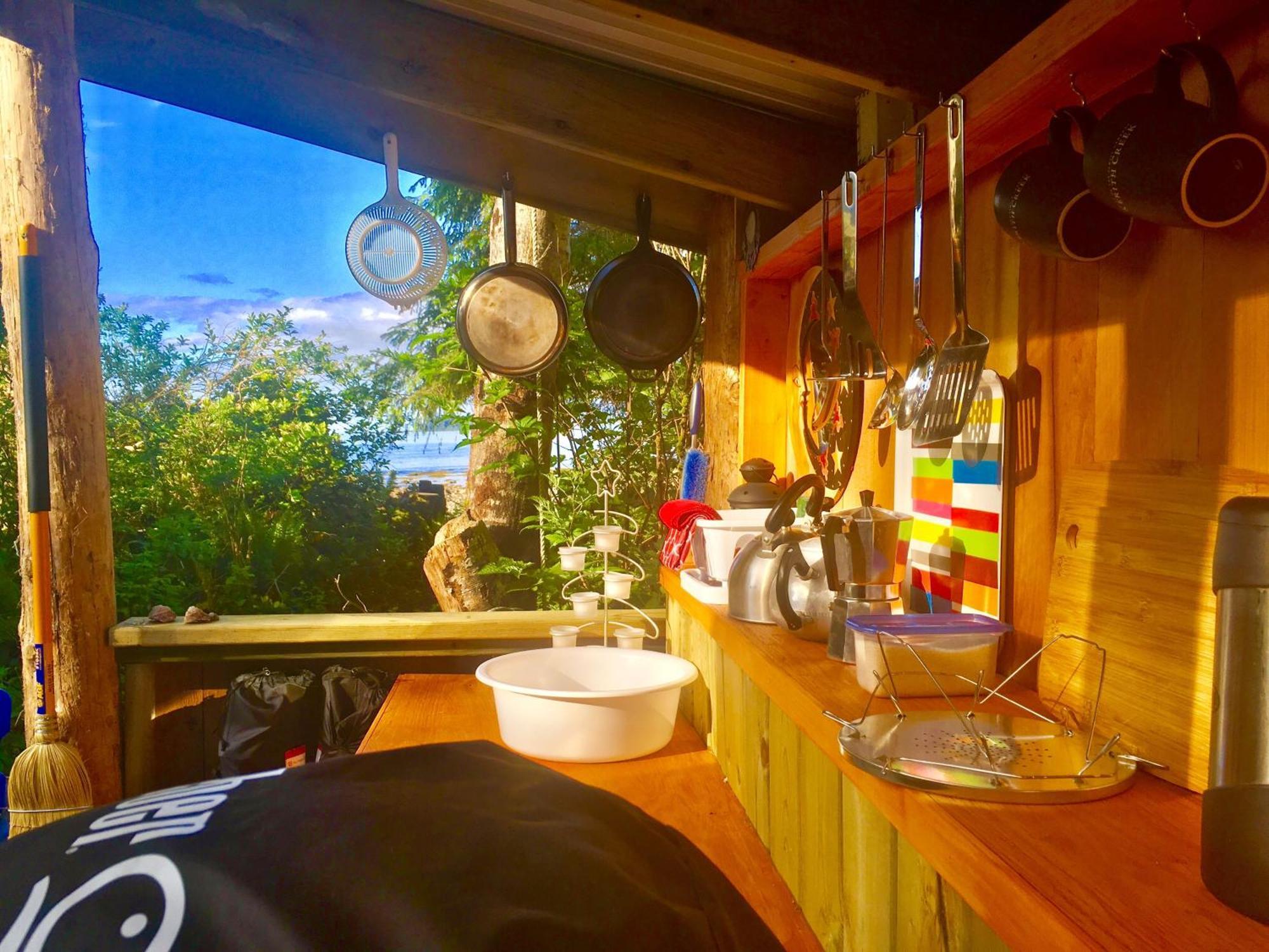 So Damn Lucky Glamping Hotel Ucluelet Eksteriør billede