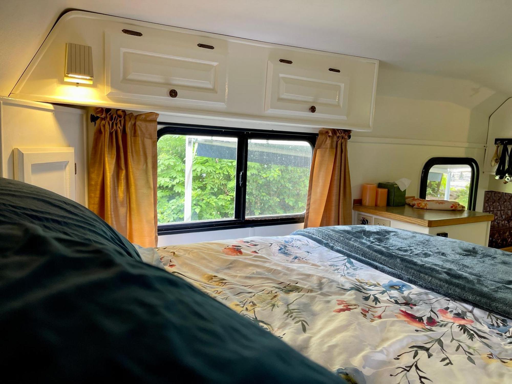 So Damn Lucky Glamping Hotel Ucluelet Eksteriør billede