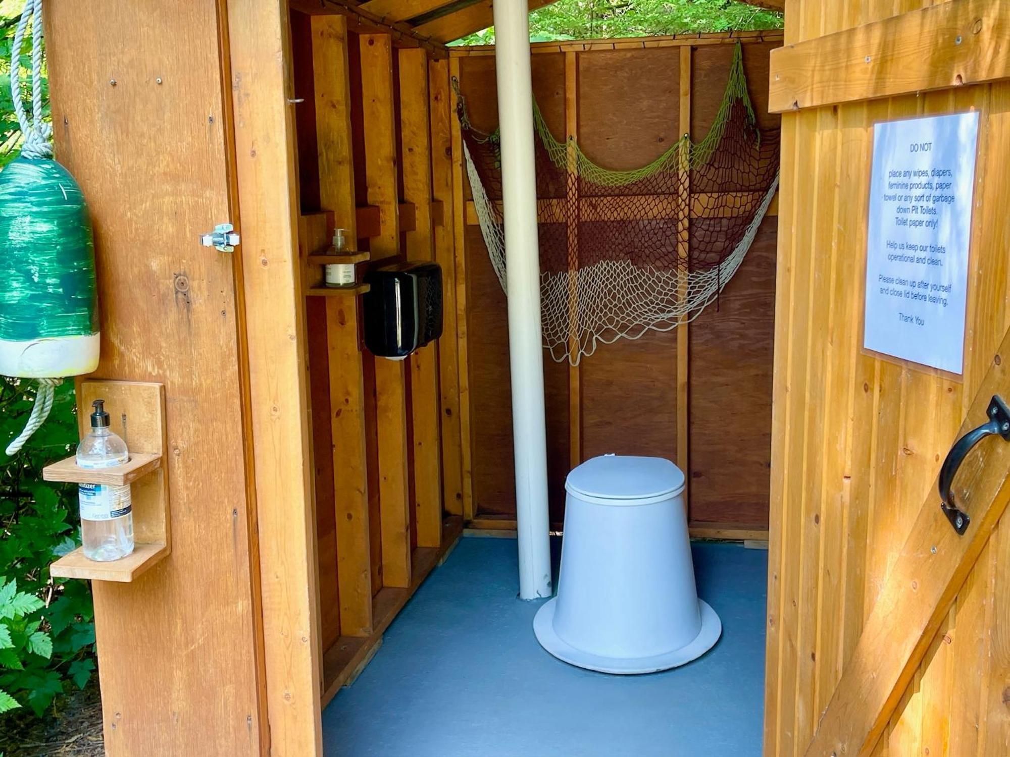 So Damn Lucky Glamping Hotel Ucluelet Eksteriør billede
