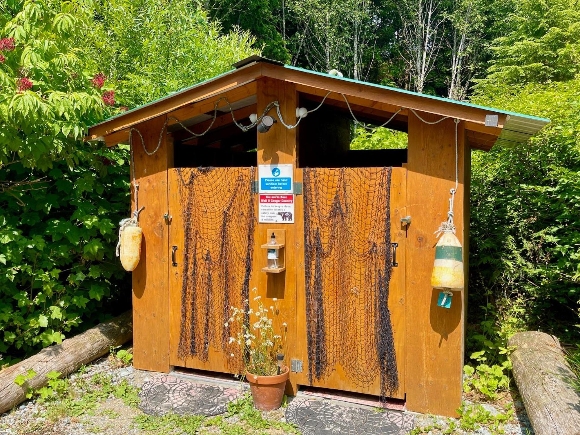 So Damn Lucky Glamping Hotel Ucluelet Eksteriør billede