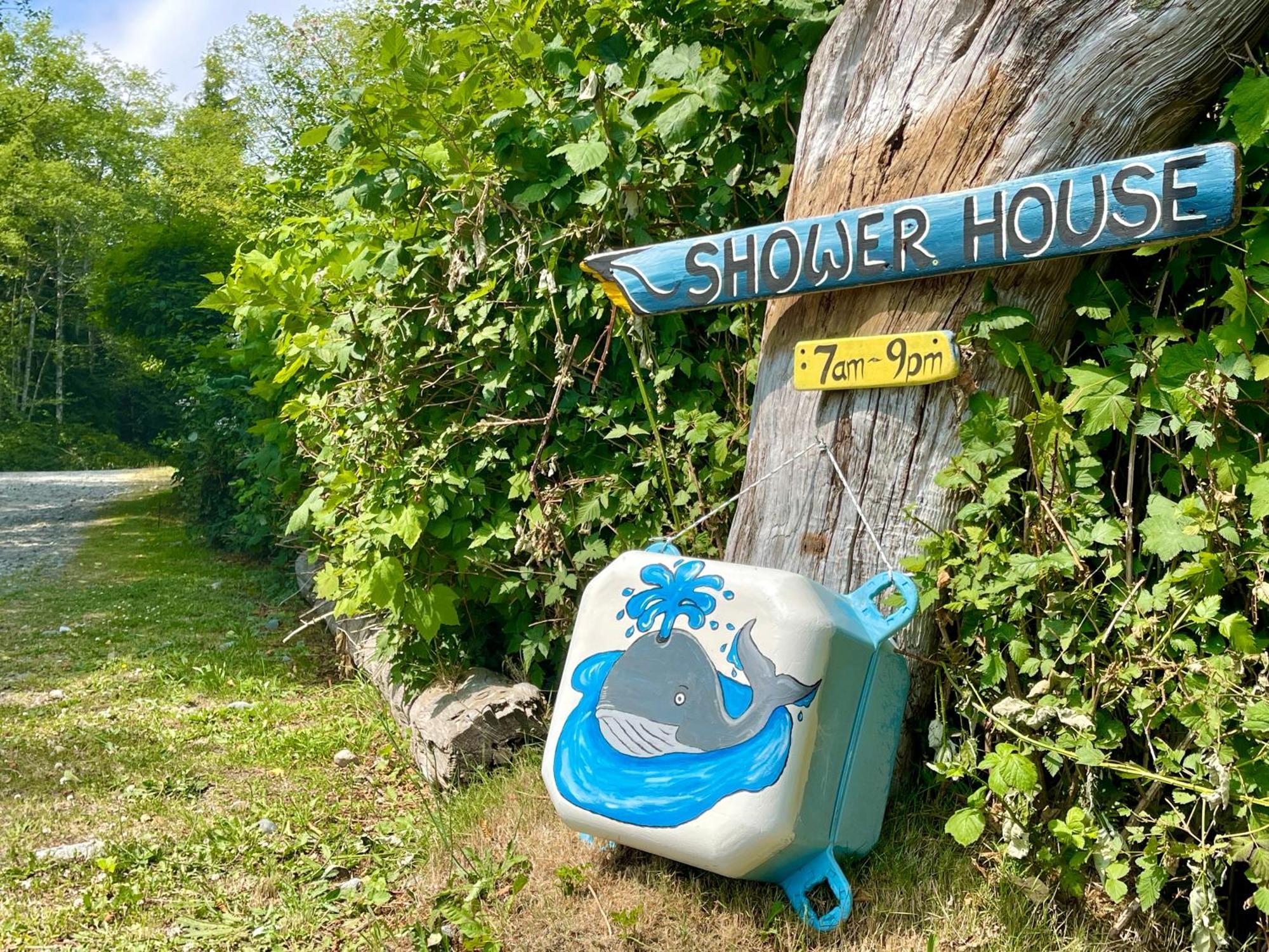 So Damn Lucky Glamping Hotel Ucluelet Eksteriør billede
