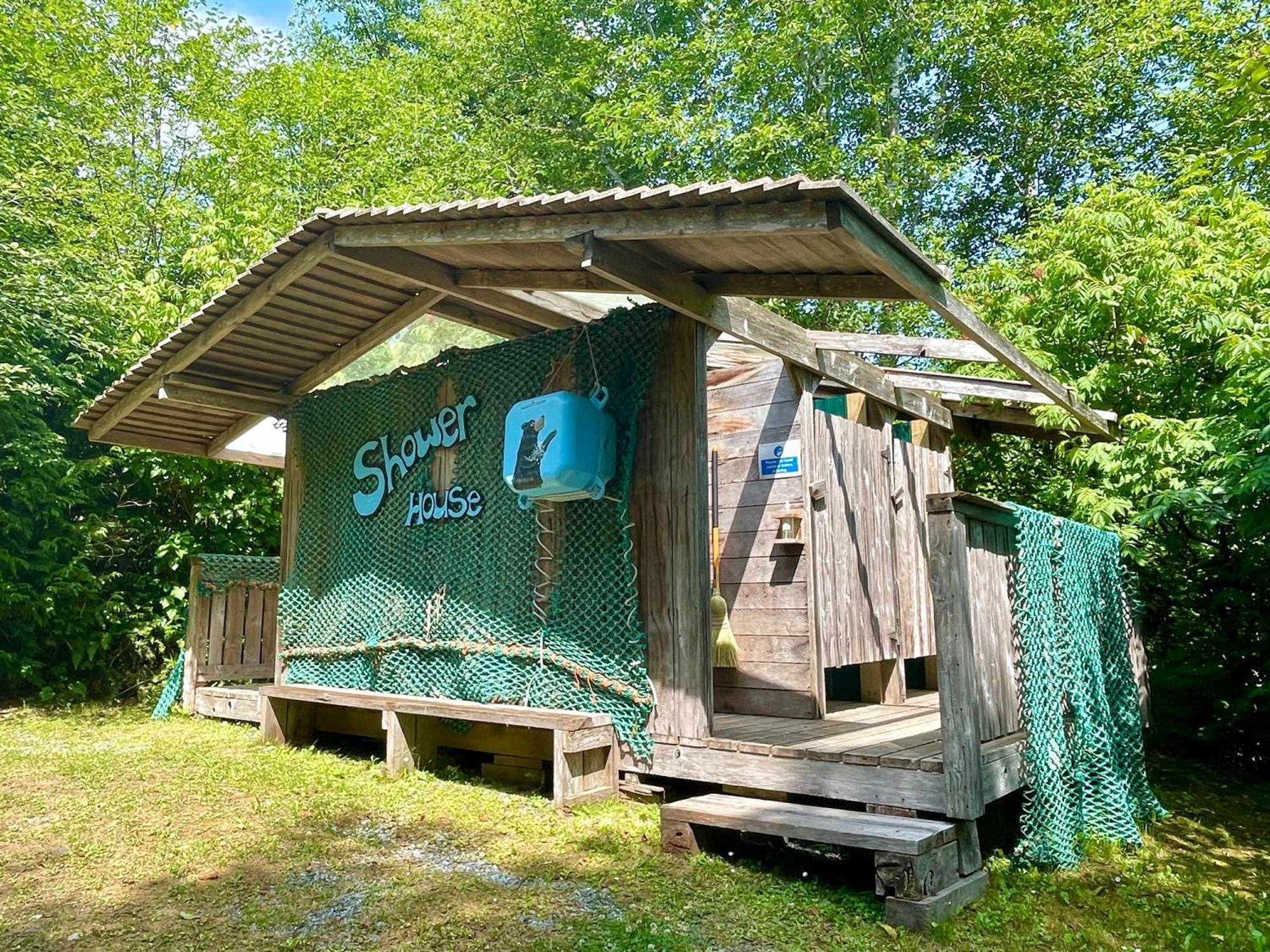 So Damn Lucky Glamping Hotel Ucluelet Eksteriør billede